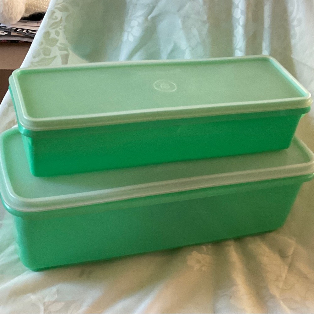 Tupperware Set of Two Vegetable Keepers. Green Color. See sizes in description
